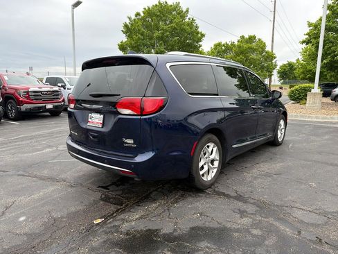 Used 2020 Chrysler Pacifica Limited FWD image 5
