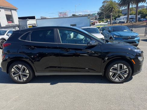 Used 2023 Hyundai Kona Limited FWD image 4