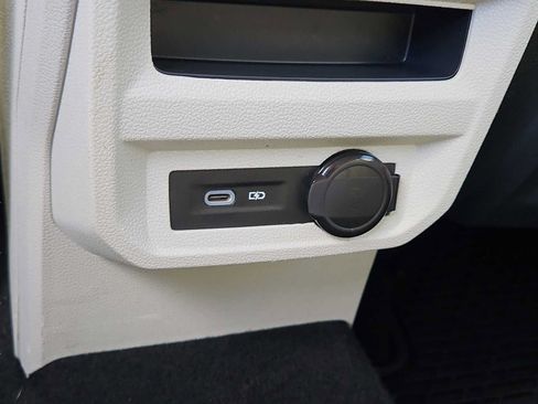 Used 2022 Volkswagen Tiguan SE AWD/4WD image 19
