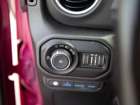 Used 2021 Jeep Wrangler Unlimited Sahara AWD/4WD image 18
