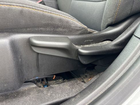 Used 2017 Chevrolet Cruze LS FWD image 14