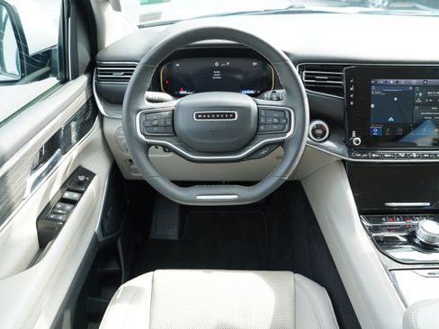 Used 2022 Jeep Wagoneer Series II AWD/4WD image 13
