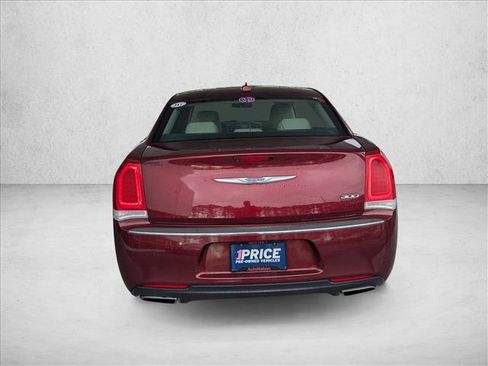 Used 2017 Chrysler 300 Limited image 6