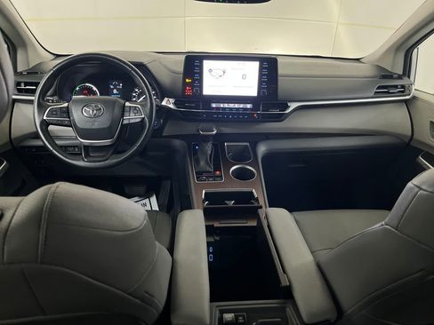 Used 2024 Toyota Sienna XLE image 30