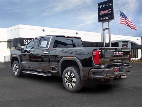 New 2025 GMC Sierra 3500 Denali w/ Technology Package image 7
