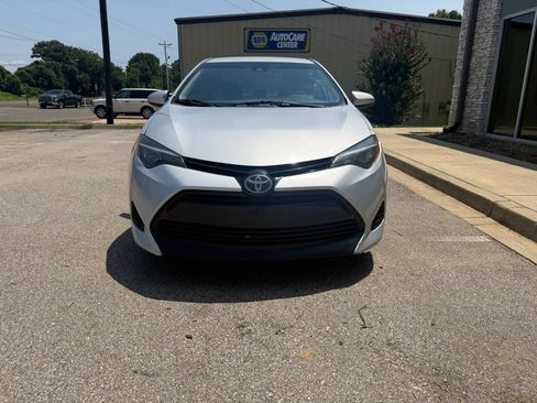 Used 2018 Toyota Corolla LE FWD image 3