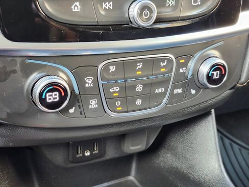Used 2020 Chevrolet Traverse LT w/ Driver Confidence II Package AWD/4WD image 23