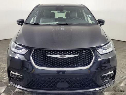 New 2026 Chrysler Pacifica Select image 2