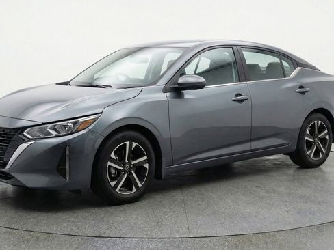 Used 2025 Nissan Sentra SV image 3