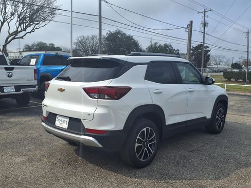 Used 2025 Chevrolet TrailBlazer LT image 2