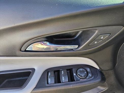 Used 2022 Chevrolet Equinox LS w/ LS Convenience Package image 5