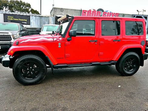 Used 2015 Jeep Wrangler Unlimited Sahara image 4