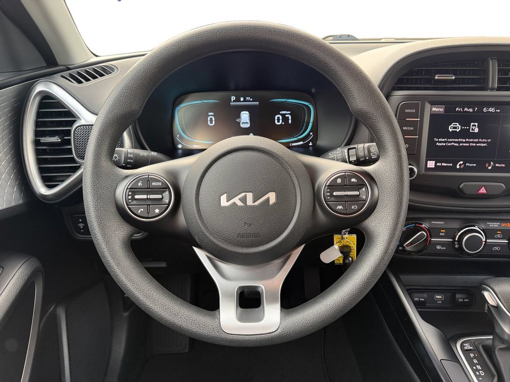 Used 2025 Kia Soul LX w/ LX Technology Package FWD image 20
