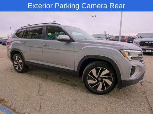 Used 2024 Volkswagen Atlas SE image 12