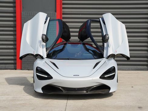 Used 2018 McLaren 720S RWD image 2