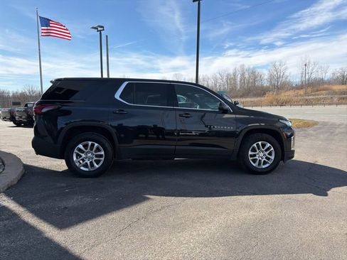 Used 2022 Chevrolet Traverse LS image 6