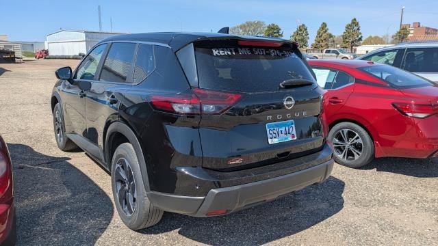 Used 2025 Nissan Rogue SV AWD/4WD image 4