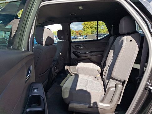 Used 2022 Chevrolet Traverse LT image 12