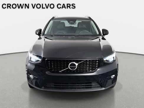 Used 2023 Volvo XC40 B4 Ultimate image 2