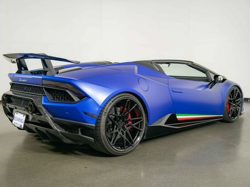 Used 2019 Lamborghini Huracan Performante AWD/4WD image 8
