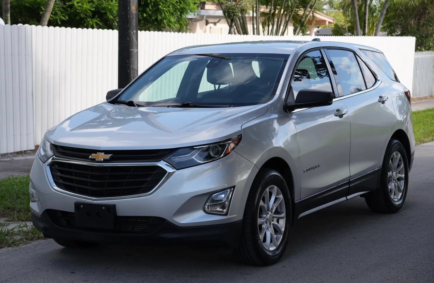Used 2020 Chevrolet Equinox LS FWD image 4