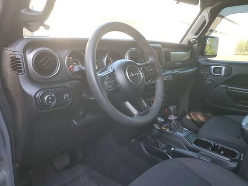 Used 2023 Jeep Gladiator Sport AWD/4WD image 18