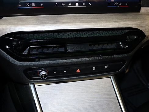 Used 2025 BMW 330i xDrive Sedan image 21