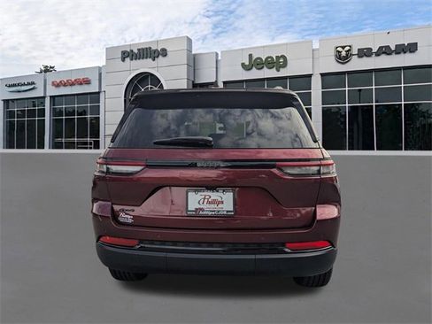 New 2025 Jeep Grand Cherokee Altitude image 5