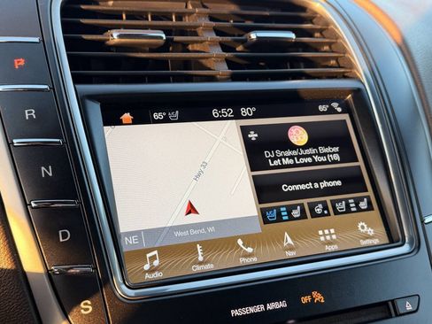 Used 2018 Lincoln MKX Reserve w/ Driver Assistance Package AWD/4WD image 17
