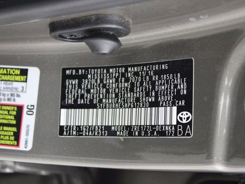 Used 2017 Toyota Corolla LE image 18