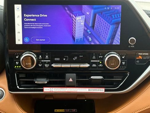 New 2026 Toyota Highlander Platinum AWD/4WD image 13