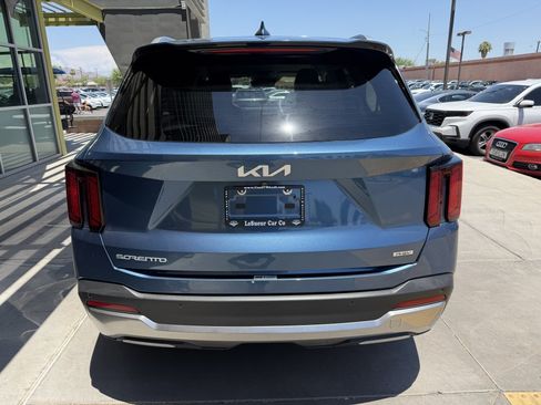 Used 2025 Kia Sorento EX AWD/4WD image 13