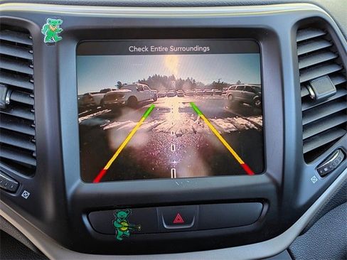 Certified 2017 Jeep Cherokee Latitude w/ Comfort/Convenience Group image 23