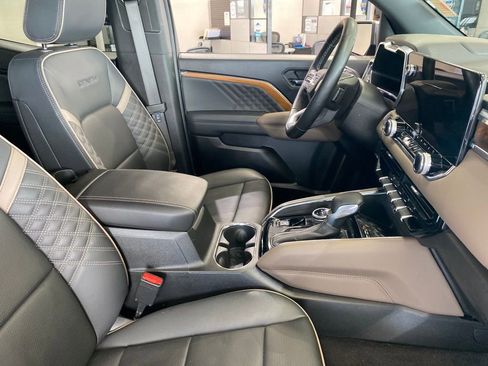 Used 2024 GMC Canyon Denali image 11