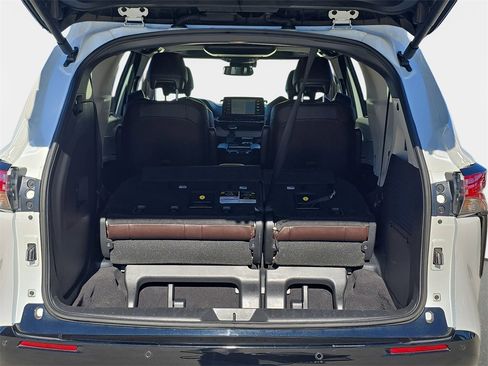 Used 2022 Toyota Sienna Platinum image 14