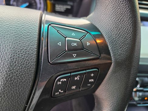 Used 2017 Ford Explorer XLT w/ Equipment Group 202A FWD image 12