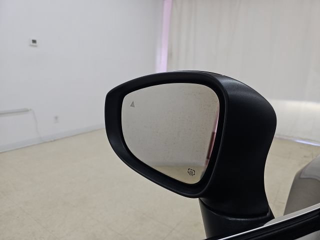 Used 2023 Chrysler Pacifica Touring-L FWD image 12