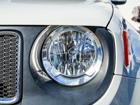 Used 2015 Jeep Renegade Latitude w/ Popular Equipment Group image 8