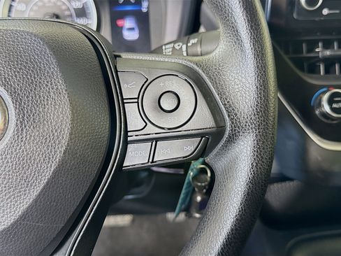 Used 2022 Toyota Corolla LE FWD image 15