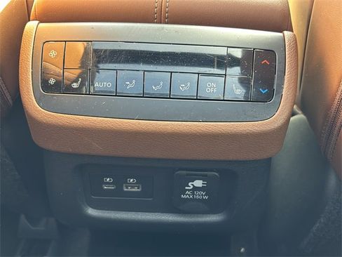 Used 2023 Nissan Pathfinder Platinum image 43