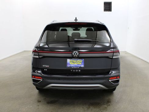 New 2026 Volkswagen Taos SE FWD image 4