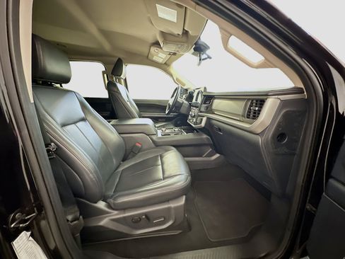 Used 2024 Ford Expedition XLT image 34