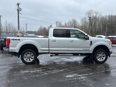 Used 2017 Ford F350 Lariat w/ Chrome Package image 9