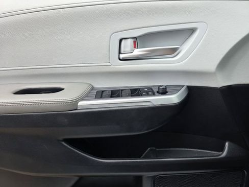 Used 2025 Toyota Sienna XLE FWD image 18