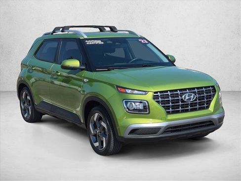 Used 2023 Hyundai Venue SEL FWD image 3