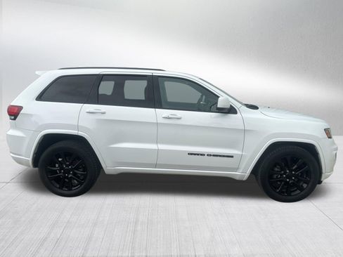 Used 2018 Jeep Grand Cherokee Altitude RWD image 5