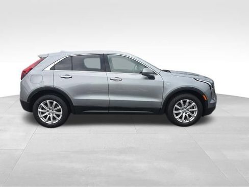 Used 2023 Cadillac XT4 Luxury w/ Cold Weather Package FWD image 11