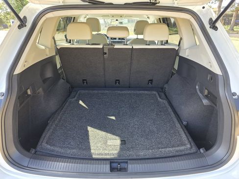 Used 2019 Volkswagen Tiguan SE AWD/4WD image 18