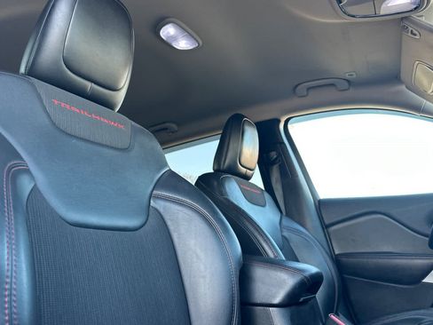 Used 2018 Jeep Cherokee Trailhawk w/ Comfort/Convenience Group image 17