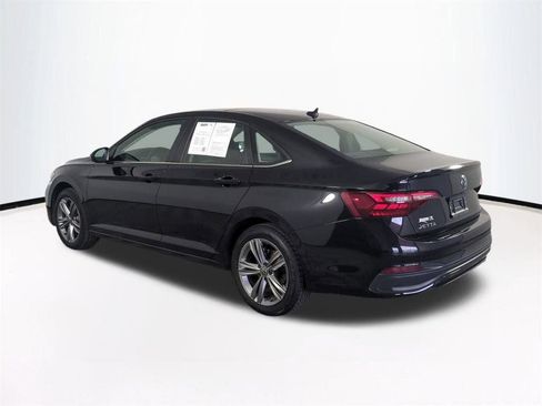 Used 2024 Volkswagen Jetta SE FWD image 7